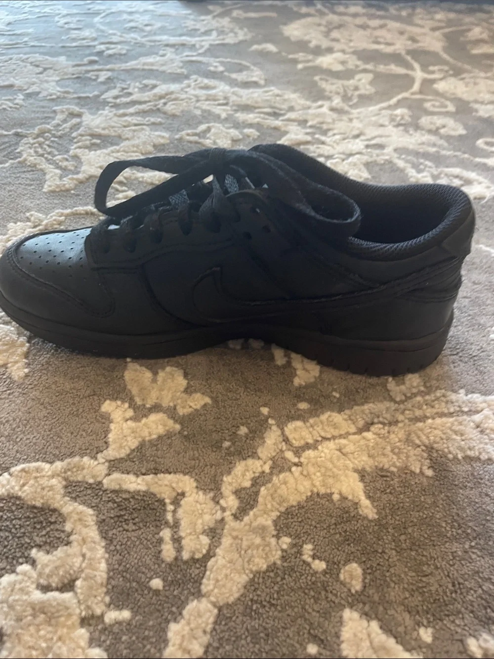 Boy's Nike Black Low-Top Sneakers